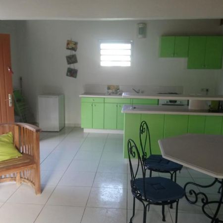 Labe Kaz Kreyol Studio Le Moule Luaran gambar