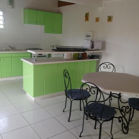 Labe Kaz Kreyol Studio Le Moule Luaran gambar