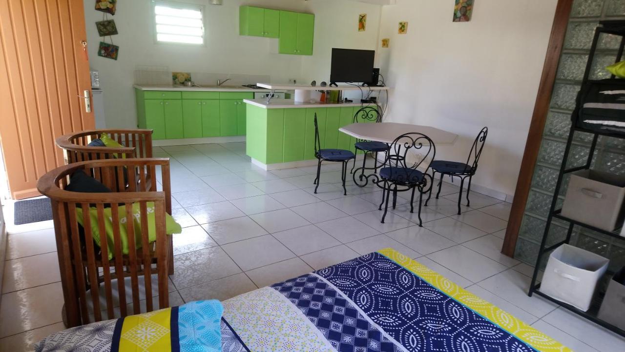 Labe Kaz Kreyol Studio Le Moule Luaran gambar